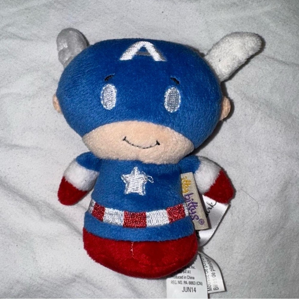 Hallmark Captain America Itty Bittys